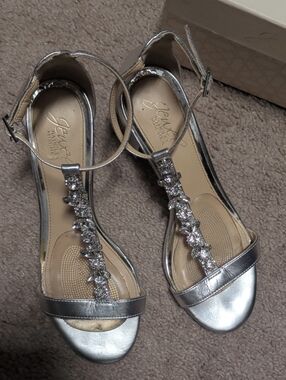 Badgley Mischka Silver Crystal T‑Strap Sandals